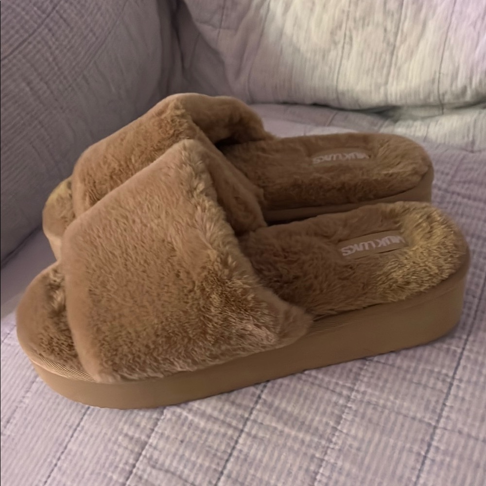 Muk Luks Women's Tan Fuzzy Slippers - Picture 4 of 4